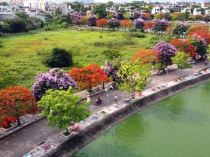 nhà đẹp cạnh hồ đồng diệc phú sơn